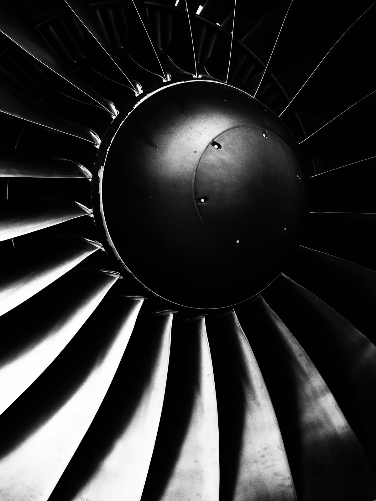 Motor de avioneta durante una revisión de mantenimiento